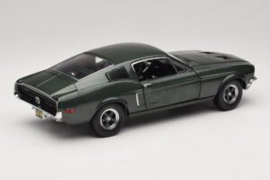 Ford Mustang GT Bullitt avec Figurine Steve McQueen Greenlight 1:18 12885 Métal Moulé — image 3 sur 8