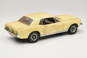 Ford Mustang Coupe Jaune The Walking Dead Greenlight 1:18 12958 Métal Moulé — image 3 sur 8