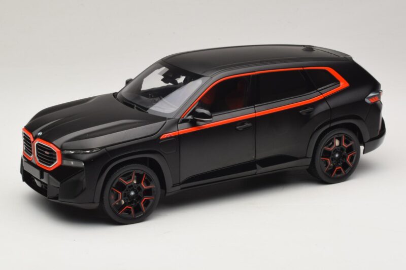BMW XM G09 Matt Black Minichamps 1:18 110023301 Métal Moulé