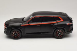 BMW XM G09 Matt Black Minichamps 1:18 110023301 Métal Moulé — image 4 sur 8