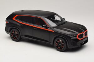 BMW XM G09 Matt Black Minichamps 1:18 110023301 Métal Moulé — image 6 sur 8