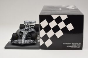Alfa Romeo Orlen C42 R. Kubica Testing Barcelona 2022 Minichamps 1:18 117229988 Résine — image 6 sur 7