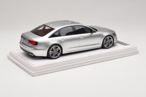 Audi S6 C7 Florett Silver Metallic IVY Merit 1:18 REMC038 Résine — image 3 sur 7