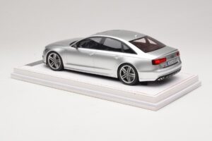 Audi S6 C7 Florett Silver Metallic IVY Merit 1:18 REMC038 Résine — image 5 sur 7