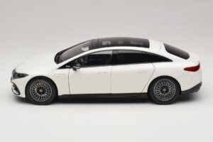 Mercedes EQS V297 Manufaktur Opalite White NZG 1:18 B66961049 Métal Moulé — image 4 sur 8