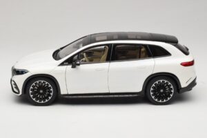 Mercedes EQS SUV X296 Manufaktur Diamond White NZG 1:18 B66960590 Métal Moulé — image 4 sur 8