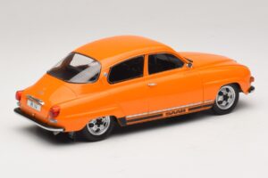 Saab 96 V4 Orange MCG 1:18 MCG18654 Métal Moulé — image 2 sur 6