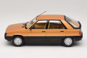 Renault 11 GTL Or MCG 1:18 MCG18590 Métal Moulé — image 3 sur 6