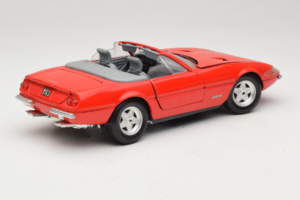 Ferrari 365 GTS/4 Spider Rouge Techno Giodi 1:18 40028-P1 Métal Moulé — image 3 sur 8