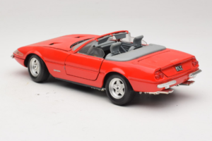 Ferrari 365 GTS/4 Spider Rouge Techno Giodi 1:18 40028-P1 Métal Moulé — image 7 sur 8