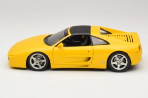 Ferrari F355 Spider Jaune avec Toit Noir UT Models 1:18 180074030-P4 Métal Moulé — image 4 sur 8