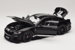 Ford Mustang Shelby GT500 S550 Noir IXO 1:18 U18RDC002-FO Métal Moulé — image 2 sur 8
