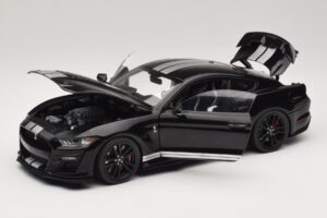 Ford Mustang Shelby GT500 S550 Noir IXO 1:18 U18RDC002-FO Métal Moulé — image 2 sur 8