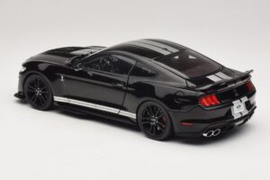 Ford Mustang Shelby GT500 S550 Noir IXO 1:18 U18RDC002-FO Métal Moulé — image 7 sur 8