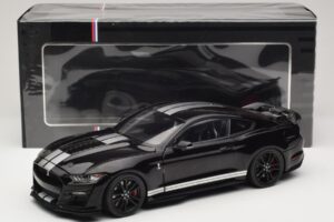 Ford Mustang Shelby GT500 S550 Noir IXO 1:18 U18RDC002-FO Métal Moulé — image 8 sur 8