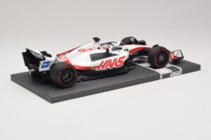 Haas VF-22 K. Magnussen Pole Position Brazilian GP 2022 Minichamps 1:18 117222120 Résine — image 2 sur 7