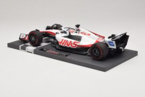 Haas VF-22 K. Magnussen Pole Position Brazilian GP 2022 Minichamps 1:18 117222120 Résine — image 5 sur 7