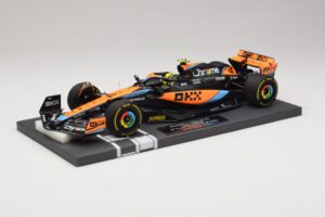 McLaren MCL60 #4 L. Norris 2nd Place Hungarian GP 2023 Minichamps 1:18 537233004 Résine