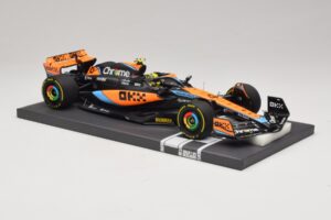 McLaren MCL60 #4 L. Norris 2nd Place Hungarian GP 2023 Minichamps 1:18 537233004 Résine — image 4 sur 7