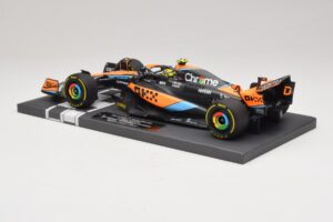 McLaren MCL60 #4 L. Norris 2nd Place Hungarian GP 2023 Minichamps 1:18 537233004 Résine — image 5 sur 7