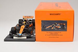McLaren MCL60 #4 L. Norris 2nd Place Hungarian GP 2023 Minichamps 1:18 537233004 Résine — image 6 sur 7