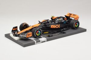 McLaren MCL60 #4 L. Norris 2nd Place Singapore GP 2023 Minichamps 1:18 537233404 Résine