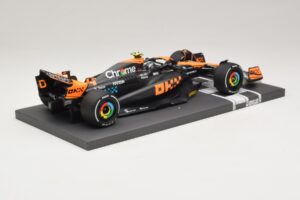 McLaren MCL60 #4 L. Norris 2nd Place Singapore GP 2023 Minichamps 1:18 537233404 Résine — image 2 sur 7