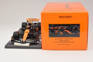 McLaren MCL60 #4 L. Norris 2nd Place Singapore GP 2023 Minichamps 1:18 537233404 Résine — image 6 sur 7