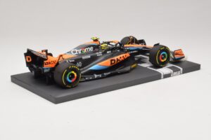 McLaren MCL60 #4 L. Norris Australian GP 2023 Minichamps 1:18 537232104 Résine — image 2 sur 7