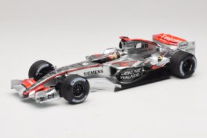 McLaren MP4/21 #3 K. Raikkonen 2006 Minichamps 1:18 530061803 Résine