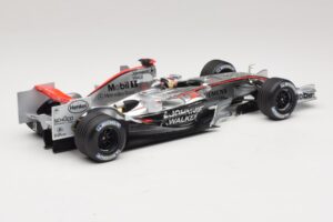 McLaren MP4/21 #3 K. Raikkonen 2006 Minichamps 1:18 530061803 Résine — image 2 sur 7