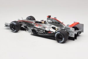 McLaren MP4/21 #3 K. Raikkonen 2006 Minichamps 1:18 530061803 Résine — image 5 sur 7