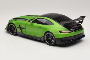 Mercedes AMG GT Black Series C190 Matt Green Metallic Minichamps 1:18 110032022 Métal Moulé — image 7 sur 8