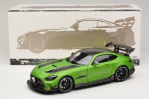 Mercedes AMG GT Black Series C190 Matt Green Metallic Minichamps 1:18 110032022 Métal Moulé — image 8 sur 8