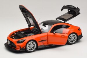 Mercedes AMG GT Black Series C190 Orange avec Jantes Argent Minichamps 1:18 110032024 Métal Moulé — image 2 sur 8