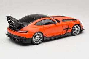 Mercedes AMG GT Black Series C190 Orange avec Jantes Argent Minichamps 1:18 110032024 Métal Moulé — image 3 sur 8