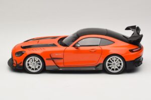 Mercedes AMG GT Black Series C190 Orange avec Jantes Argent Minichamps 1:18 110032024 Métal Moulé — image 4 sur 8