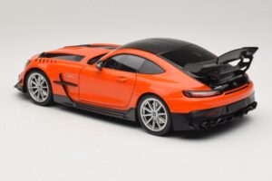 Mercedes AMG GT Black Series C190 Orange avec Jantes Argent Minichamps 1:18 110032024 Métal Moulé — image 7 sur 8