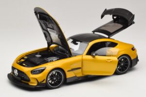 Mercedes AMG GT Black Series C190 Solarbeam Yellow Metallic Minichamps 1:18 110032021 Métal Moulé — image 2 sur 8