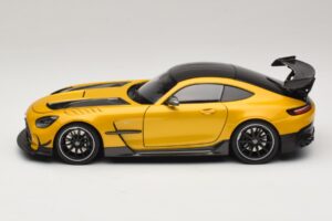 Mercedes AMG GT Black Series C190 Solarbeam Yellow Metallic Minichamps 1:18 110032021 Métal Moulé — image 4 sur 8