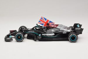 Mercedes AMG Petronas W12 E Performance L. Hamilton Winner British GP 2021 Minichamps 1:18 110211144 Résine — image 3 sur 7
