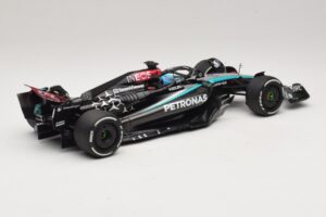 Mercedes AMG Petronas W15 E Performance G. Russell 2024 Minichamps 1:18 110240163 Résine — image 2 sur 7