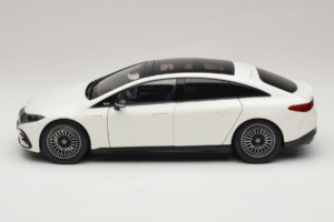 Mercedes EQS V297 Manufaktur Opalite White NZG 1:18 B66961049 Métal Moulé — image 4 sur 8