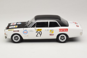 Opel Commodore A #29 J-L. Clarr / J-P. Peyroux Tour de France Automobile 1971 MCG 1:18 MCG18562R Métal Moulé — image 3 sur 6