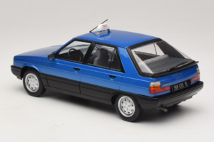 Renault 11 GTL Taxi James Bond MCG 1:18 MCG18833 Métal Moulé — image 5 sur 6