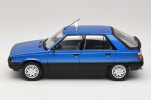 Renault 11 GTL Taxi James Bond MCG 1:18 MCG18833 Métal Moulé — image 3 sur 6