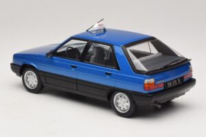 Renault 11 GTL Taxi James Bond MCG 1:18 MCG18833 Métal Moulé — image 5 sur 6