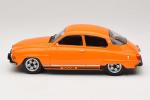 Saab 96 V4 Orange MCG 1:18 MCG18654 Métal Moulé — image 3 sur 6