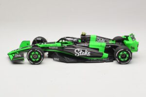 Stake Kick Sauber C44 G. Zhou Emilia Romagna GP 2024 Minichamps 1:18 117240124 Résine — image 3 sur 7