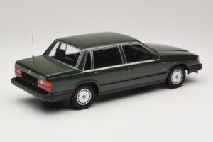 Volvo 740 GL Vert Foncé Minichamps 1:18 155171702 Métal Moulé — image 2 sur 6